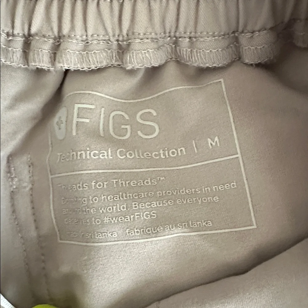 FIGS Set One Pocket Top, Yola Pants Light Tan - Picture 2 of 3